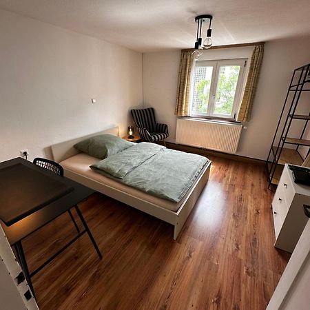 Einfaches Haus Mit Privatzimmern Und Gemeinschaftsraeumen 하일브론 외부 사진