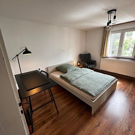 Einfaches Haus Mit Privatzimmern Und Gemeinschaftsraeumen 하일브론 외부 사진