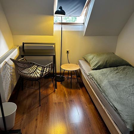 Einfaches Haus Mit Privatzimmern Und Gemeinschaftsraeumen 하일브론 외부 사진