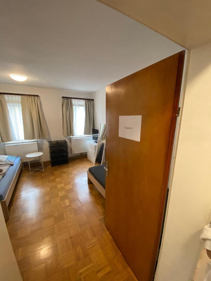 Einfaches Haus Mit Privatzimmern Und Gemeinschaftsraeumen 하일브론 외부 사진
