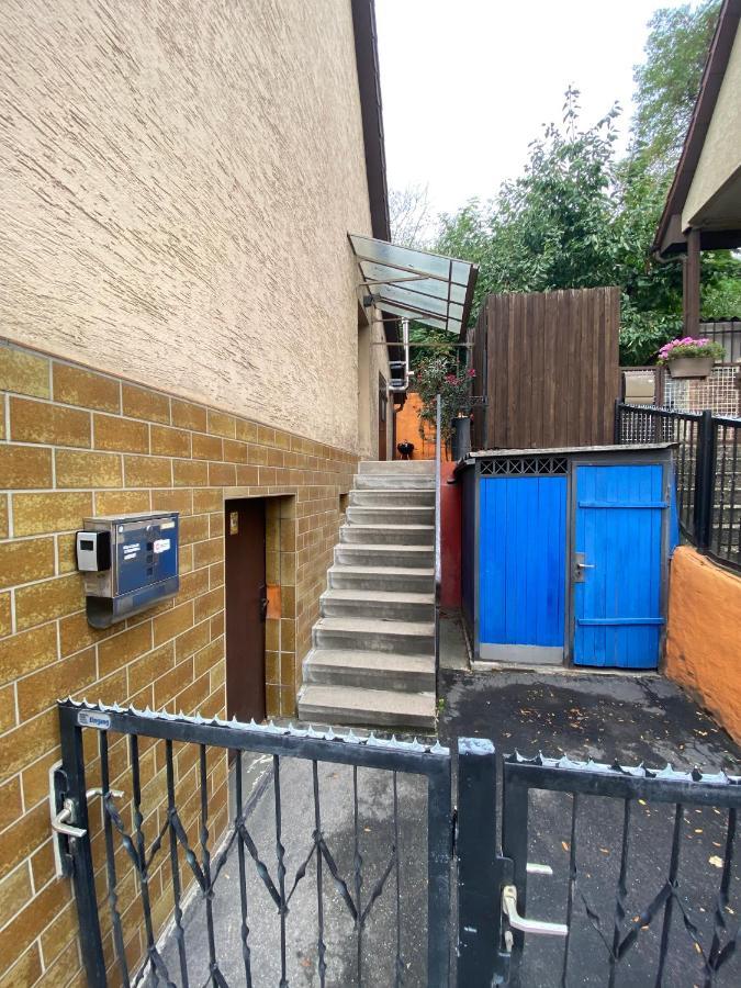 Einfaches Haus Mit Privatzimmern Und Gemeinschaftsraeumen 하일브론 외부 사진