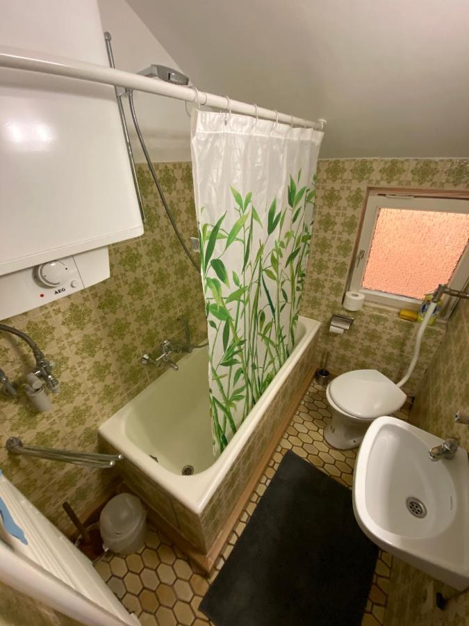 Einfaches Haus Mit Privatzimmern Und Gemeinschaftsraeumen 하일브론 외부 사진