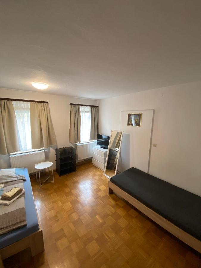 Einfaches Haus Mit Privatzimmern Und Gemeinschaftsraeumen 하일브론 외부 사진