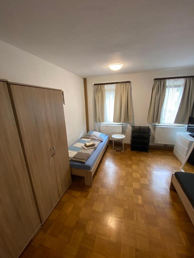 Einfaches Haus Mit Privatzimmern Und Gemeinschaftsraeumen 하일브론 외부 사진