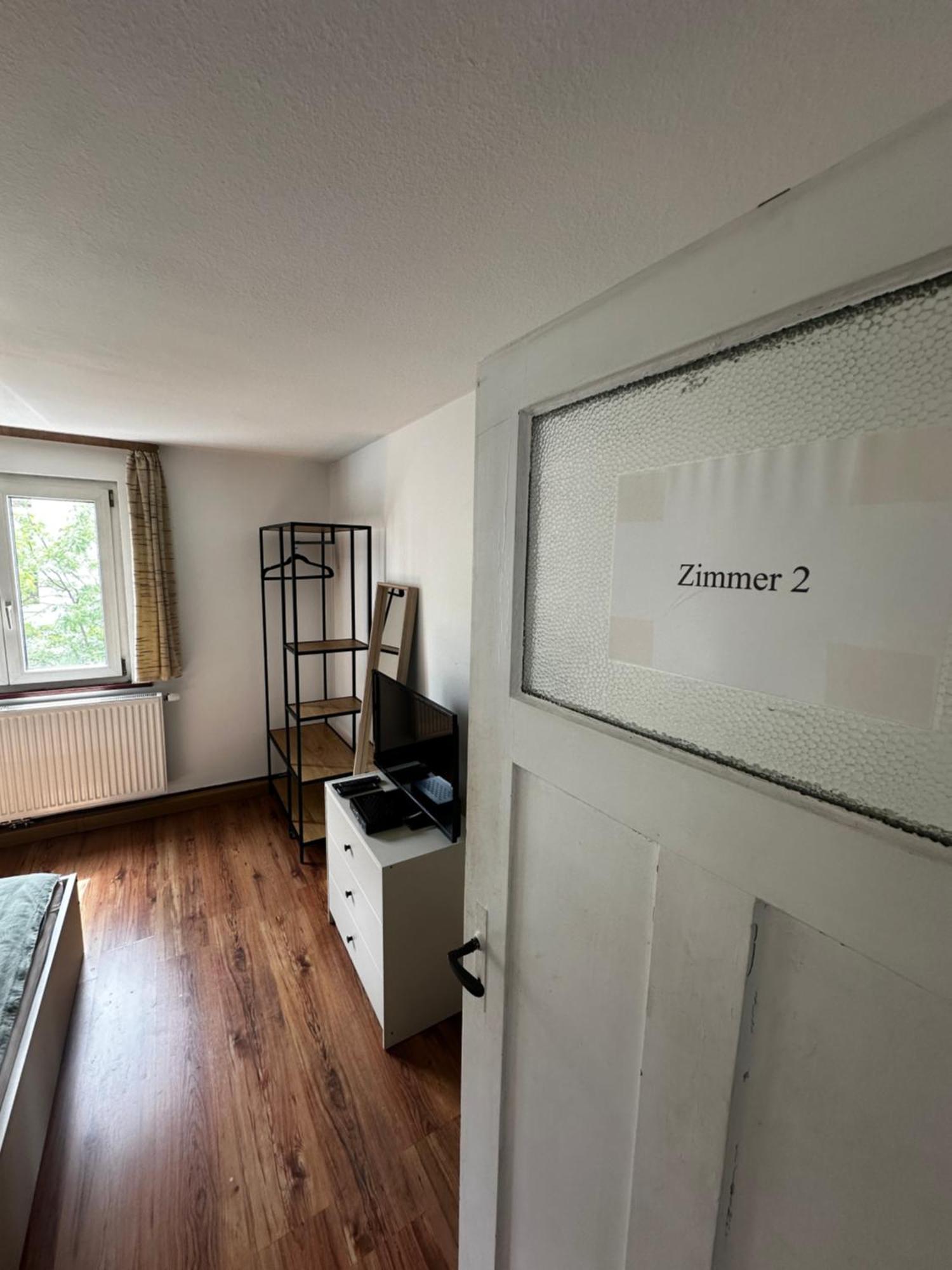 Einfaches Haus Mit Privatzimmern Und Gemeinschaftsraeumen 하일브론 외부 사진