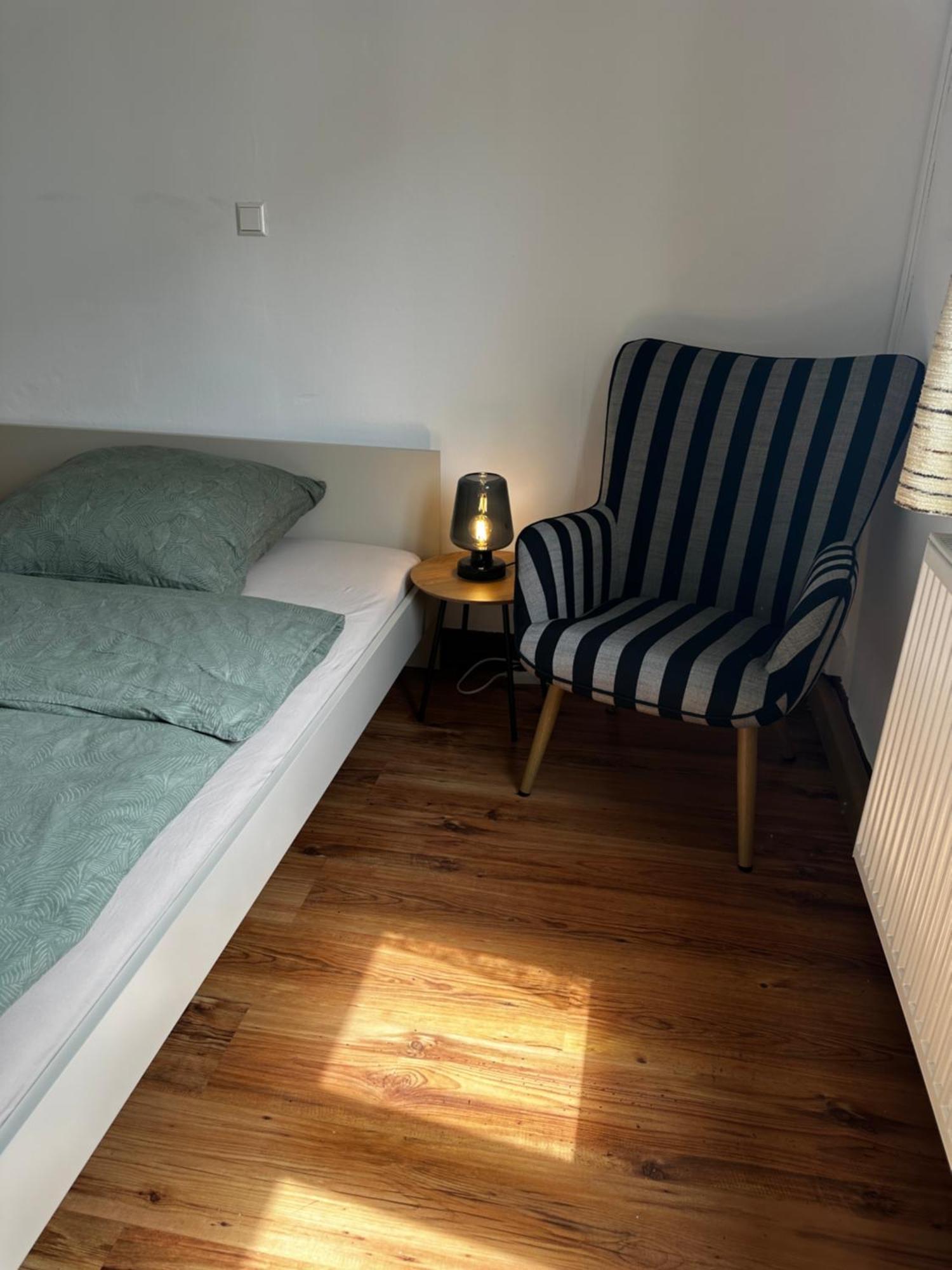 Einfaches Haus Mit Privatzimmern Und Gemeinschaftsraeumen 하일브론 외부 사진