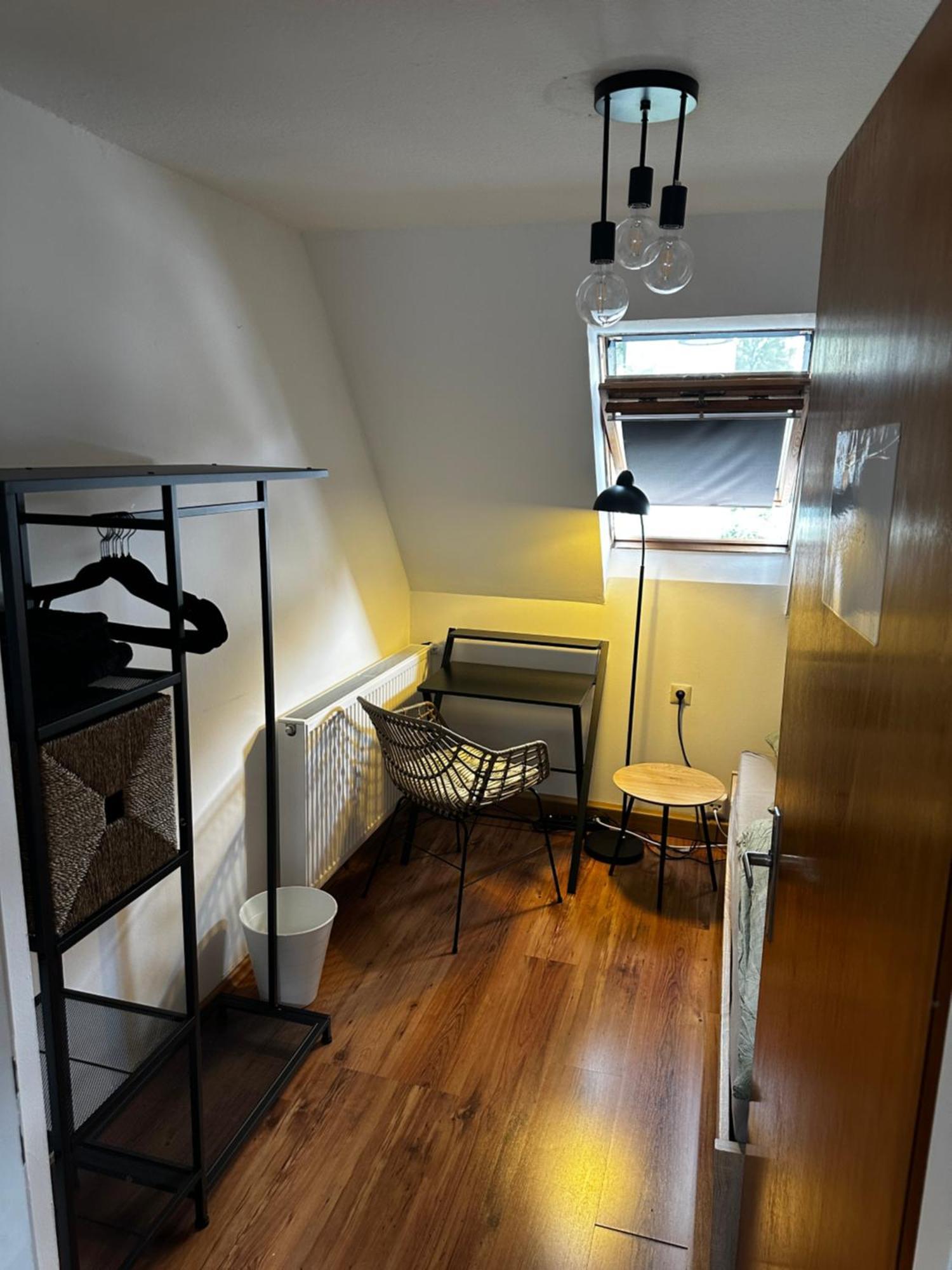 Einfaches Haus Mit Privatzimmern Und Gemeinschaftsraeumen 하일브론 외부 사진