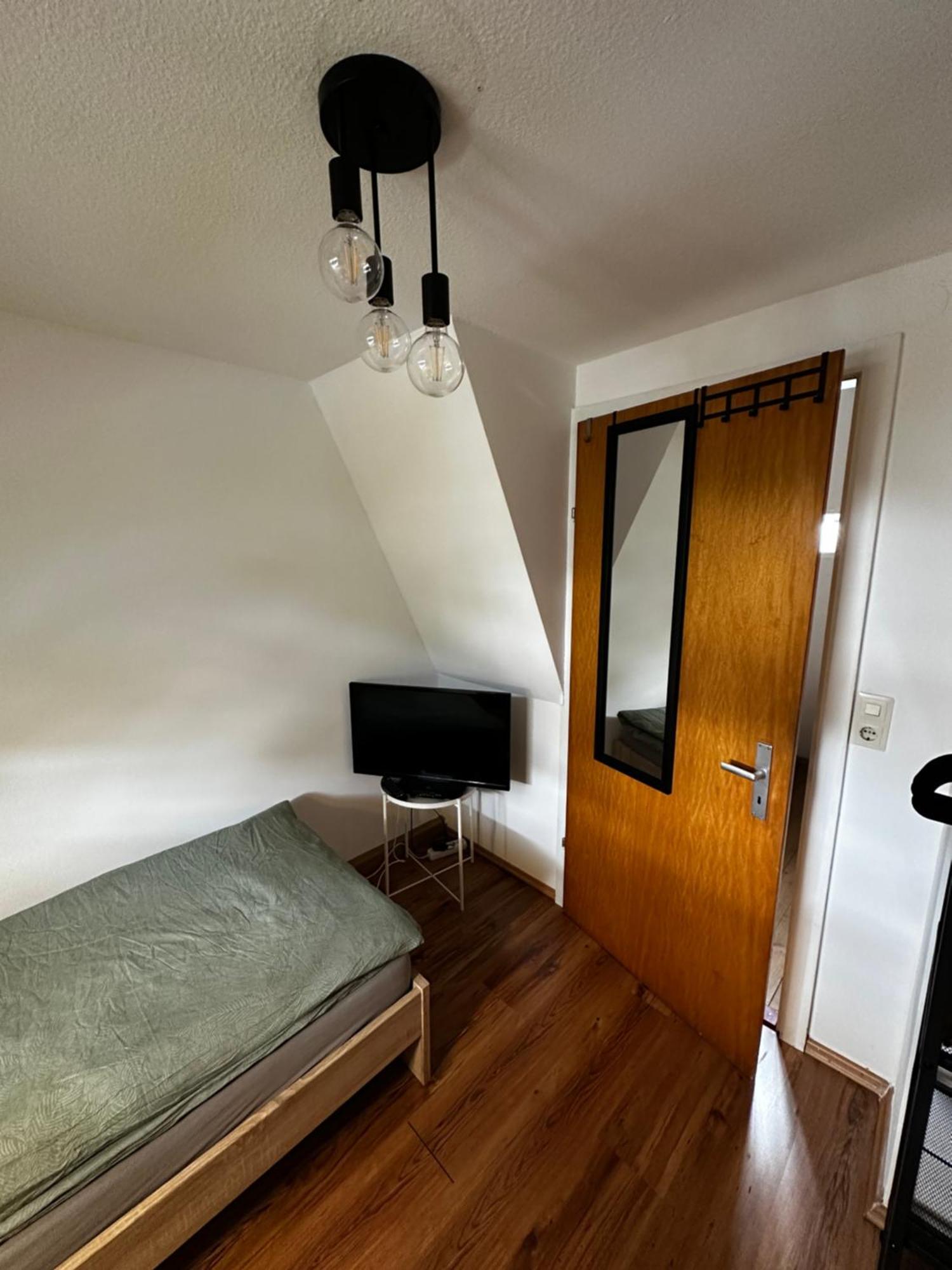 Einfaches Haus Mit Privatzimmern Und Gemeinschaftsraeumen 하일브론 외부 사진