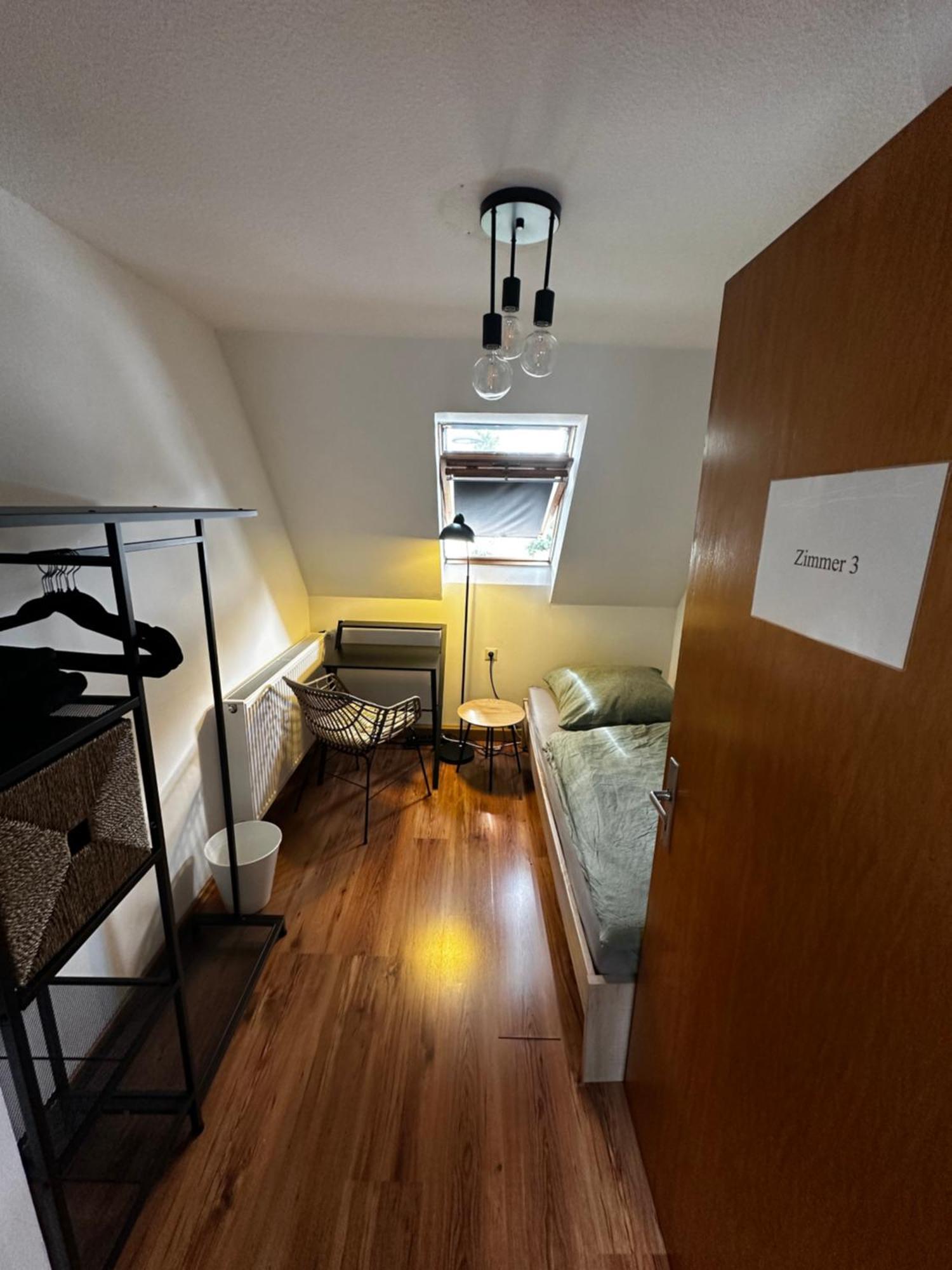 Einfaches Haus Mit Privatzimmern Und Gemeinschaftsraeumen 하일브론 외부 사진