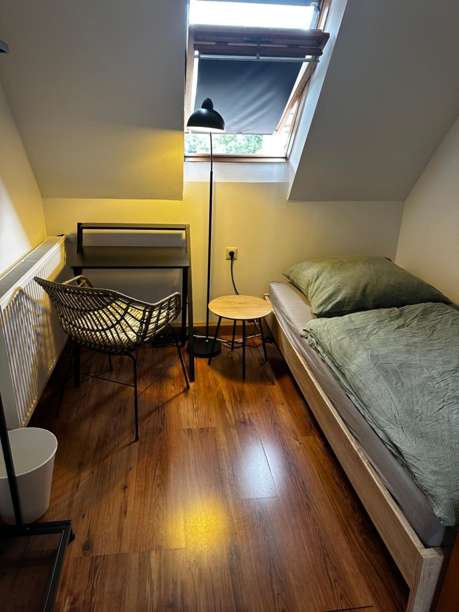 Einfaches Haus Mit Privatzimmern Und Gemeinschaftsraeumen 하일브론 외부 사진